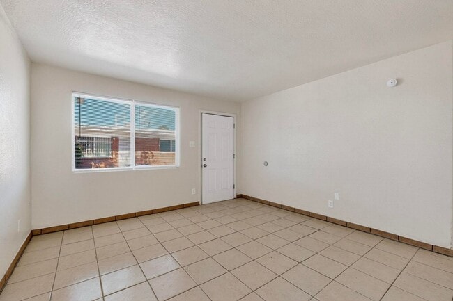 Building Photo - 540 Cardenas Dr SE
