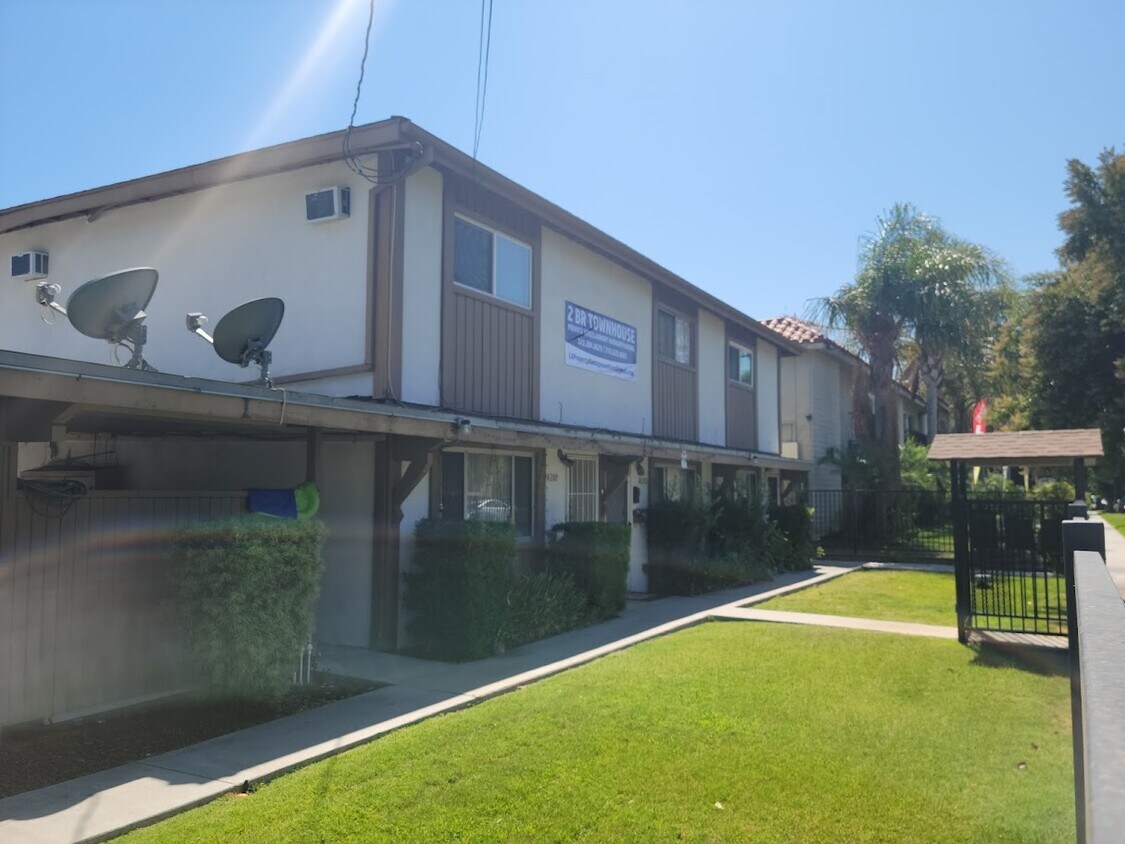 Primary Photo - 14204 Burbank Blvd