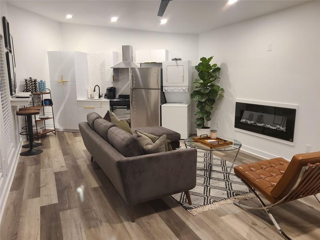 Primary Photo - 3229 Kingsdale Dr SW