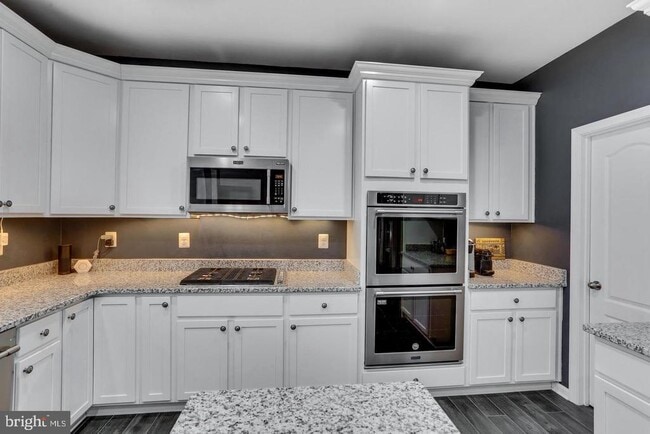 Foto del edificio - 12808 Steam Mill Farm Dr