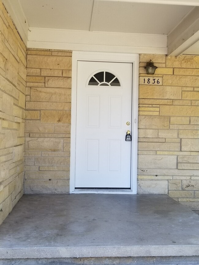 Building Photo - 1836 Todd Rd