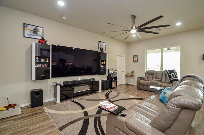 Foto del edificio - 12630 Beddington Ct
