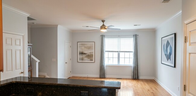 Building Photo - Beautiful Townhouse in West Ashley with Screened in Porch