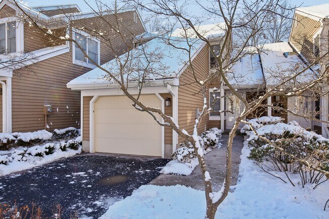 Foto del edificio - 13 Eton Ct