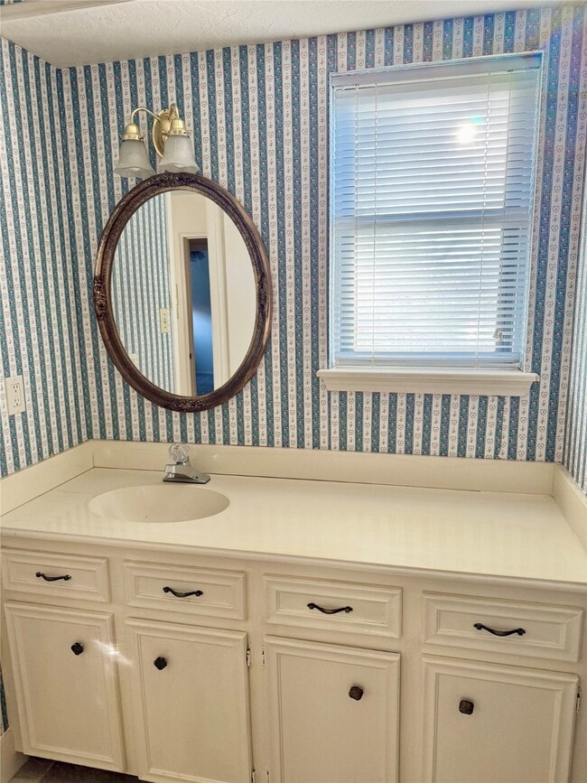 Building Photo - 16711 Sir William Dr