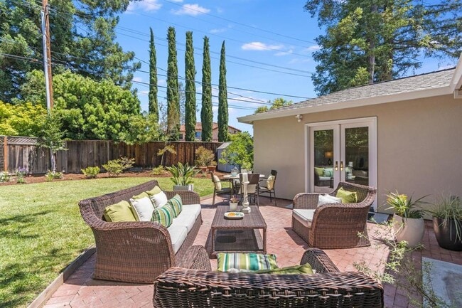 Building Photo - 831 Bruce Dr