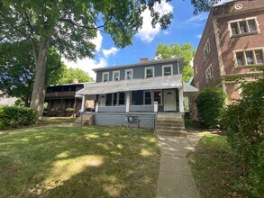 Building Photo - 52 E Norwich Ave