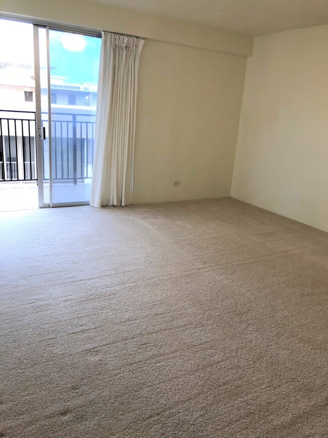 Building Photo - Kapiolani Towers - 2 Bedroom 1 Bath 1 Park...