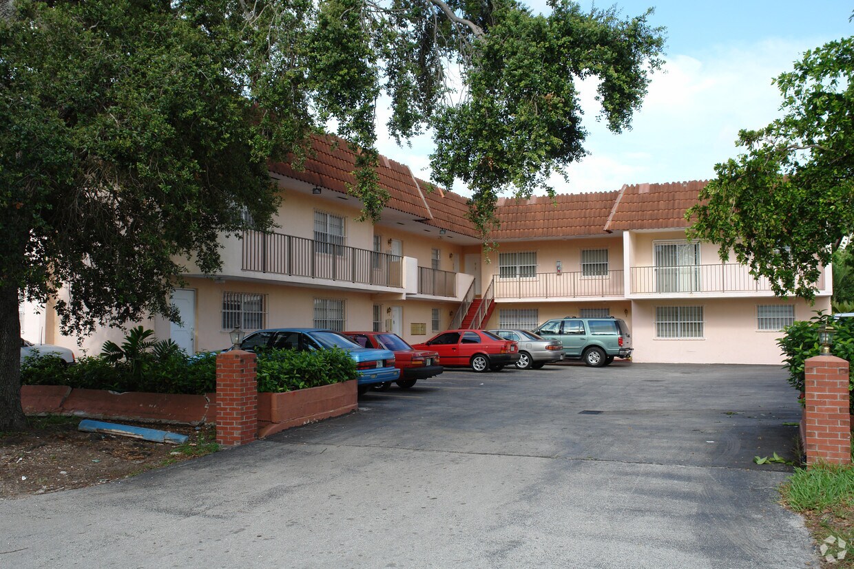 Building Photo - 2970 SW 38th Ct