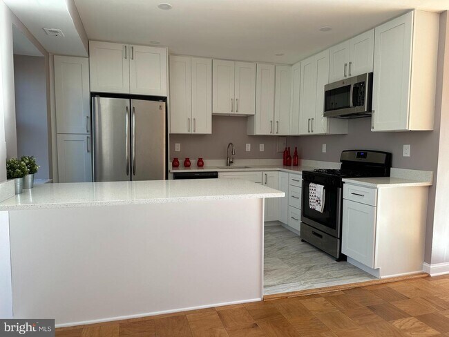 Foto del edificio - 6012 Westchester Park Dr