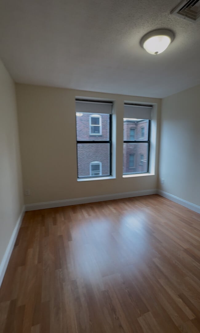 Building Photo - 1124 Boylston St