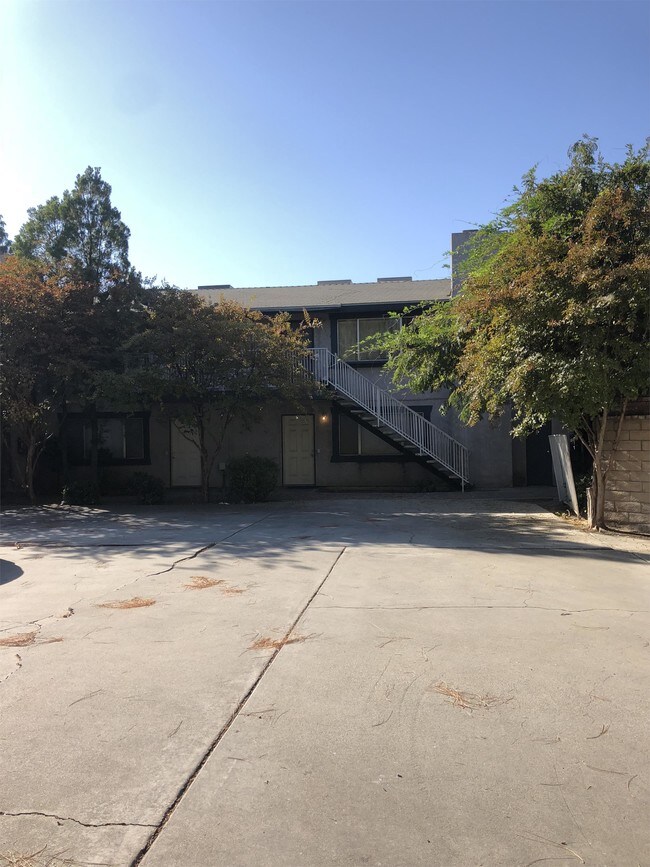 Foto del edificio - 4801 Appleblossom Dr