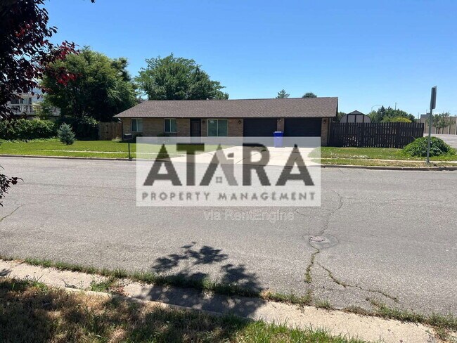 Foto del edificio - 703 Creek View Rd