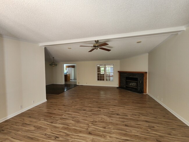 Building Photo - 5807 Grimshaw Rd