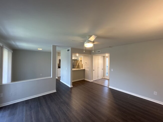 Building Photo - Beautiful 2/2 Condo in Carmel Village