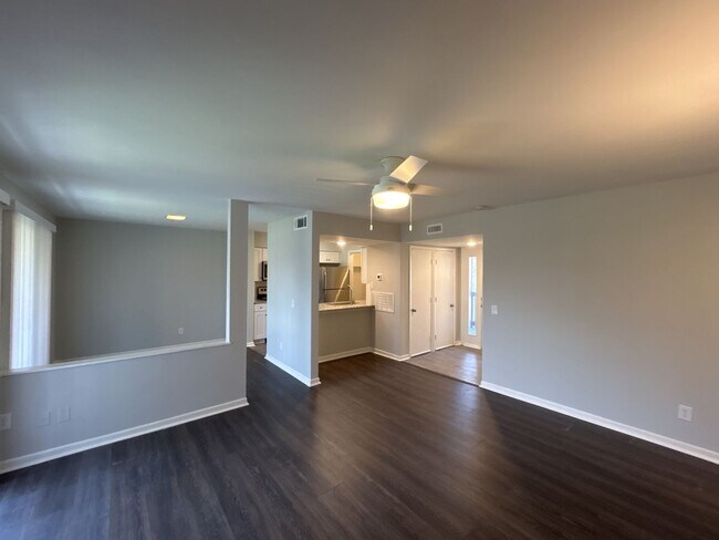 Foto del edificio - Beautiful 2/2 Condo in Carmel Village