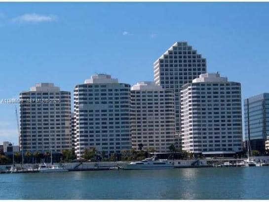 Building Photo - 801 Brickell Bay Dr