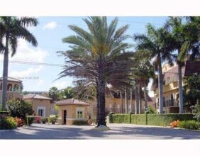 Building Photo - 6707 N Kendall Dr