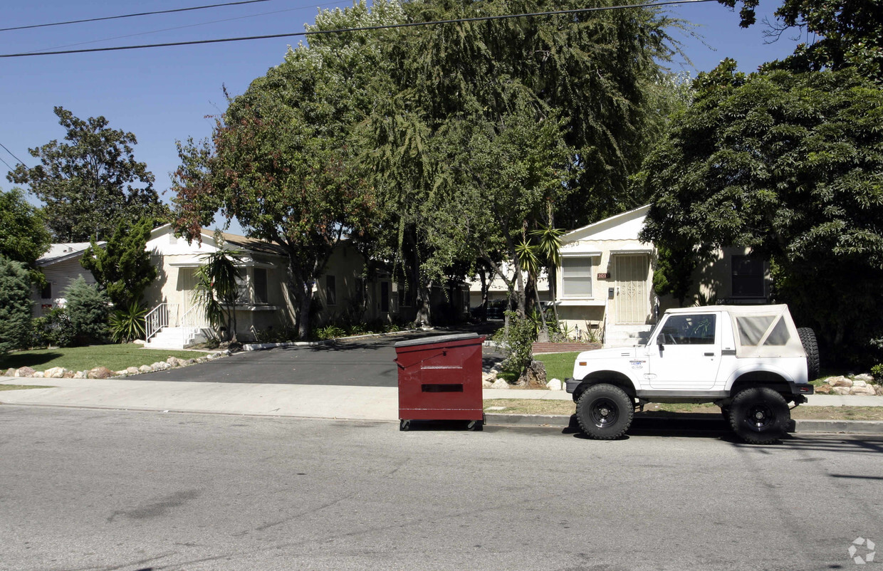 Primary Photo - 1009-1013 E Acacia Ave