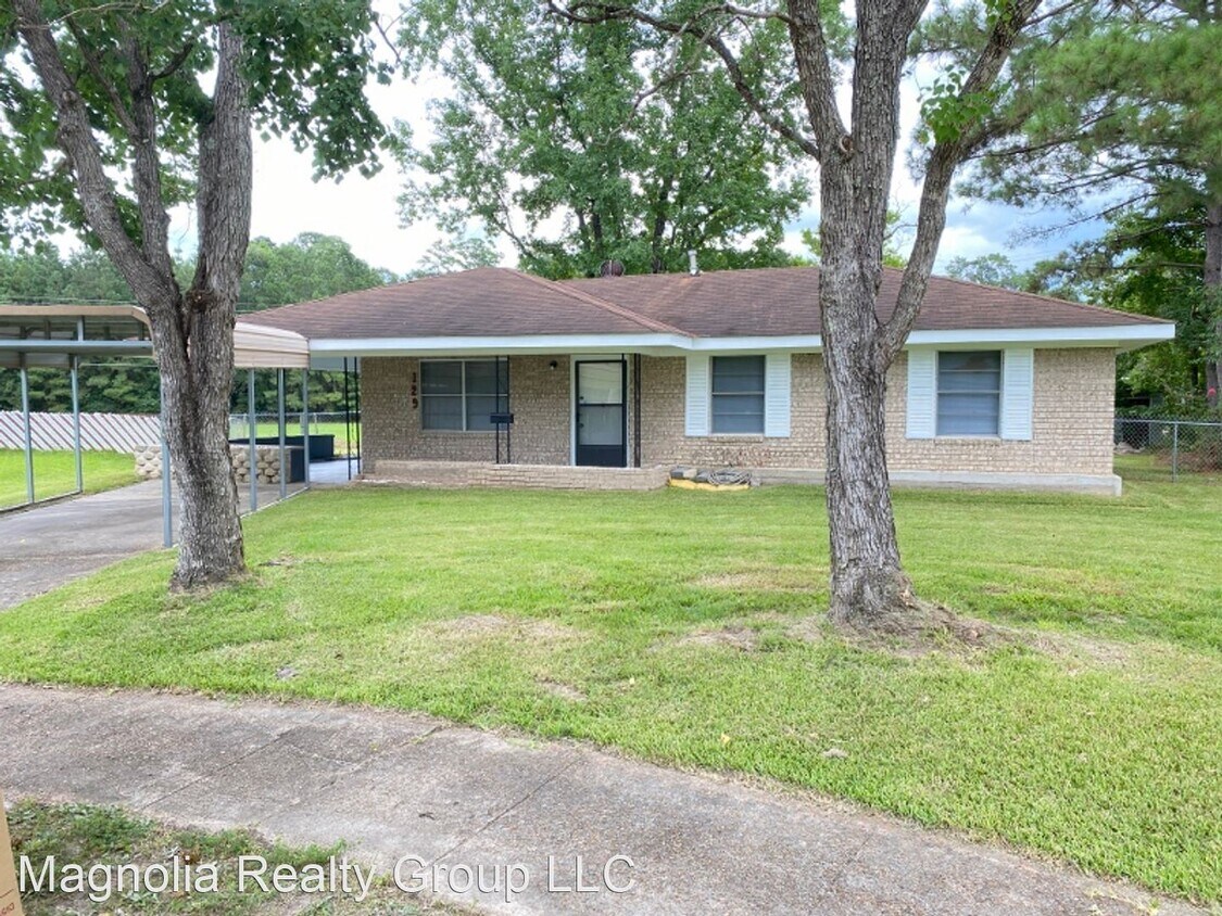 3 br, 1.5 bath House 129 Nelda Drive House Rental in Leesville, LA