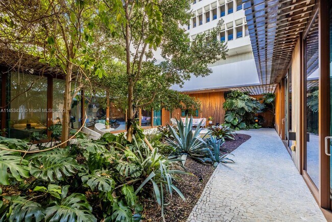 Foto del edificio - 1664 Lenox Ave.