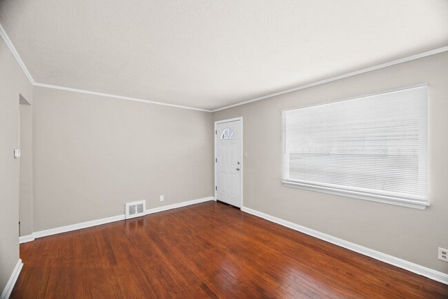 Building Photo - 11214 Mountview Ave