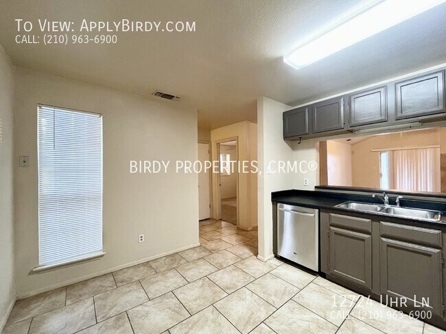 Building Photo - "Charming 2 Bed/2 Bath Duplex with Firepla...