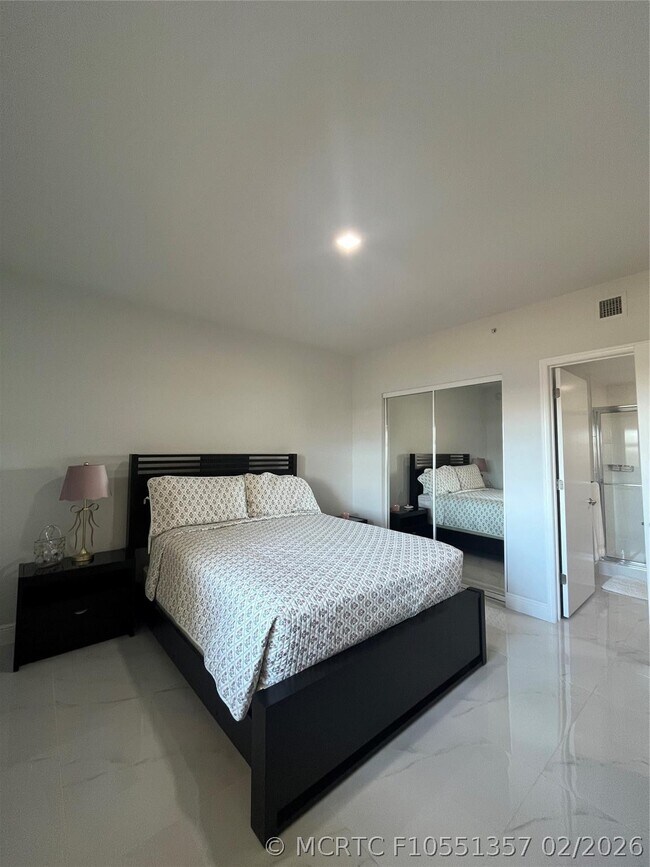 Foto del edificio - 2650 Lake Shore Dr