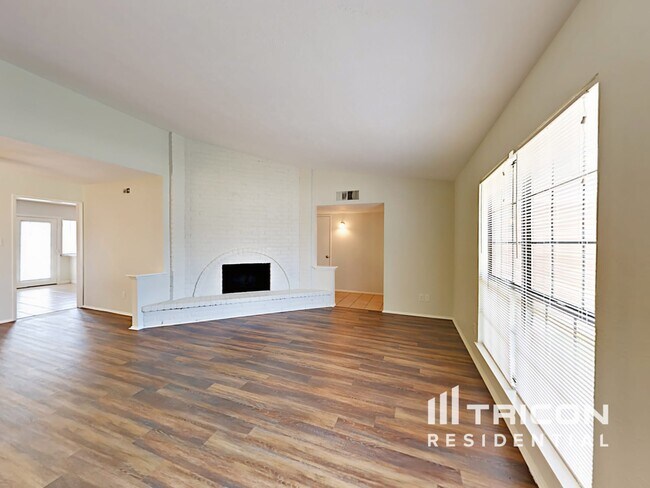 Foto del edificio - 7006 Blackberry Dr