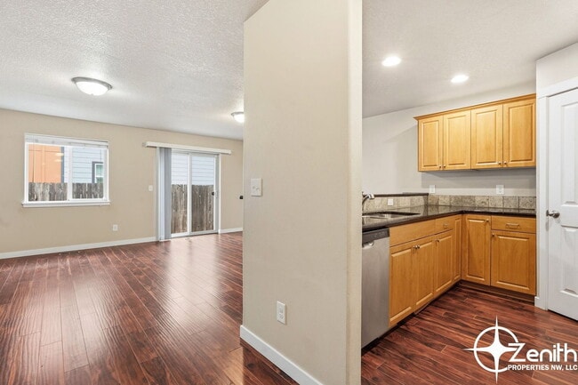 Building Photo - 5616 NE 74th Ct
