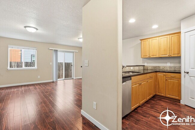 Foto del edificio - 5616 NE 74th Ct