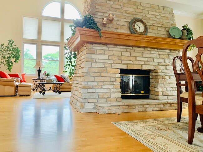 Foto del edificio - 3902 Gladstone Dr