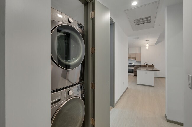 Foto del edificio - 1063 S Wooster St