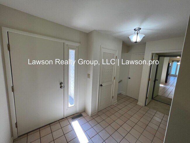 Foto del edificio - Grand Hunting Hills Townhome with Gorgeous...
