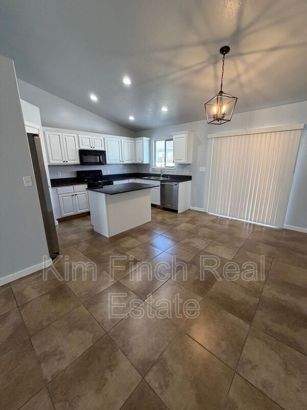 Foto del edificio - 2389 Hitching Post Dr