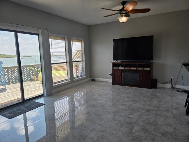 Foto del edificio - 15337 Bonasse Ct