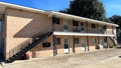 Building Photo - 715 Harding St
