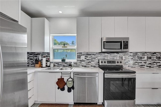 Building Photo - 1732 NE 173rd St