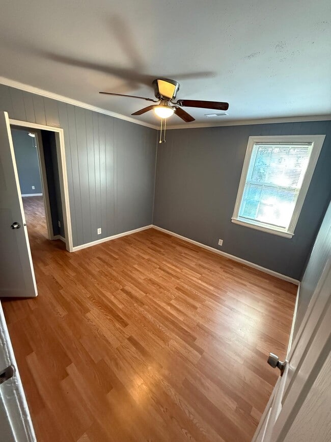 Building Photo - 293 W Waldorf Ave