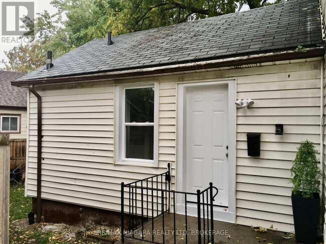 Building Photo - 163 Welland Ave