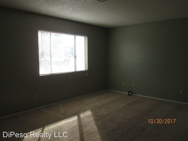 Building Photo - 3 br, 1 bath House - 716 W. 5th St.