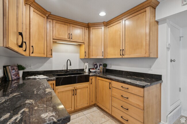 Kitchen - 1044 E 400 S