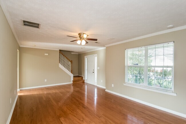 Building Photo - Fantastic Home!!