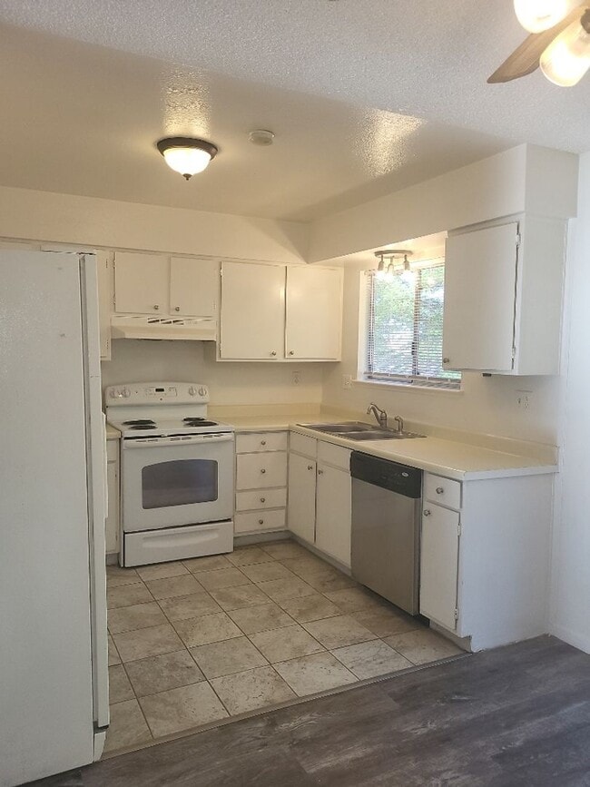 Foto del edificio - 6580 Fern St