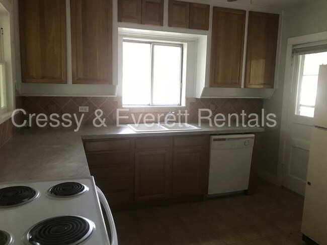 Building Photo - Clean house in Berrien Springs!