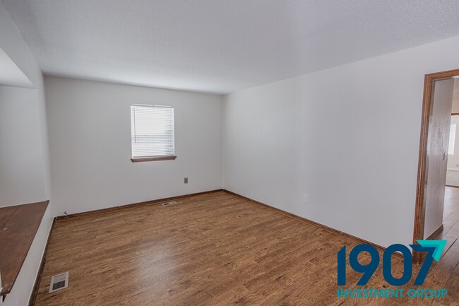 Building Photo - 132 SW 13th St
