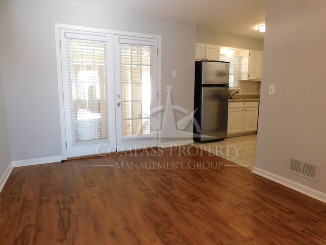 Foto del edificio - 245 Mill Creek Pl