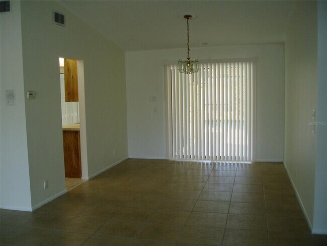 Foto del edificio - 22355 Morocco Ave