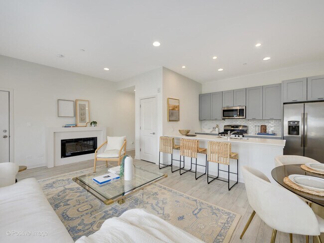 Foto del edificio - 7353 W Grand Ave