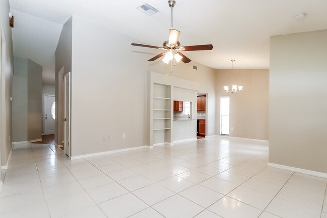 Building Photo - 4726 Addax Dr